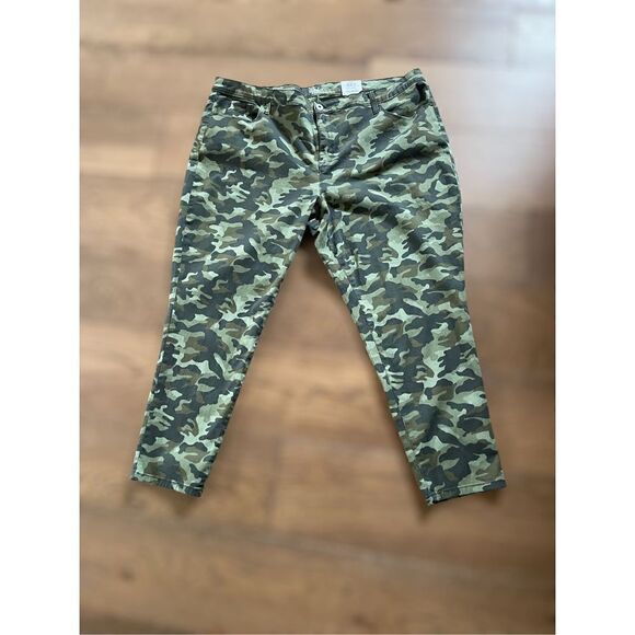 Style & Co Plus Curvy Fit Skinny in Camo - Picture 2 of 7
